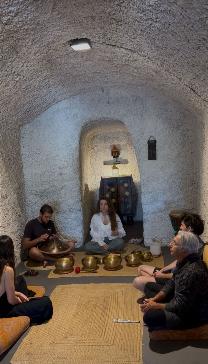 Xenia with the crystal bowls